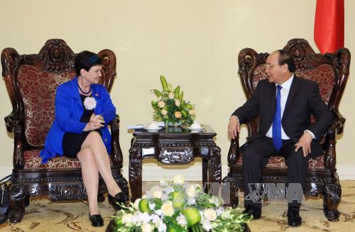 ท่านเหงียนซวนฟุ๊กให้การต้อนรับรัฐมนตรีกระทรวงสถานประกอบการฯอังกฤษ